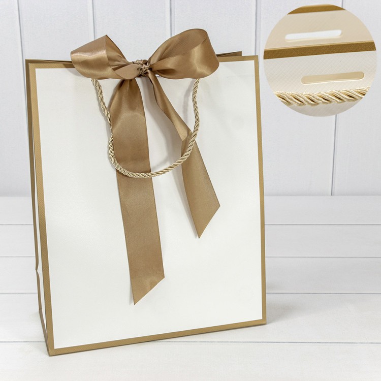 000504C/1 Пакет подарочный с лентой 26*32*12 210г Белый 1/10 1/120