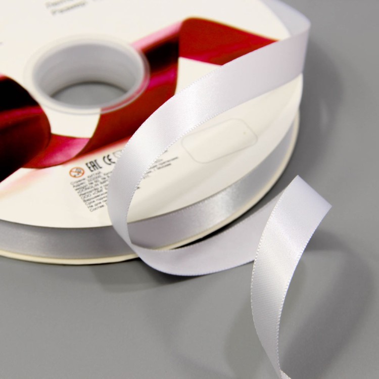 556-15/029 Лента Атласная Полиэстер класс А 1,5см*100ярд Белый 1/18 1/72